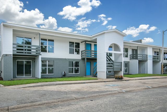 4600 Twin Oaks Dr #211, Pensacola, FL 32506