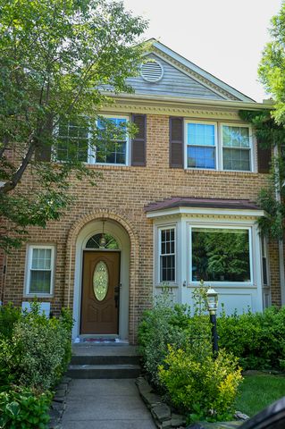 9059 Golden Sunset Ln, Springfield, VA 22153