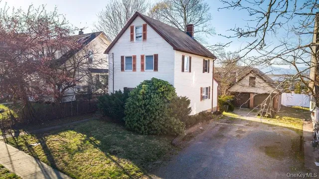 24 Dennis Street, Manhasset, NY 11030