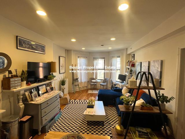 270 Newbury St #7MH, Boston, MA 02116