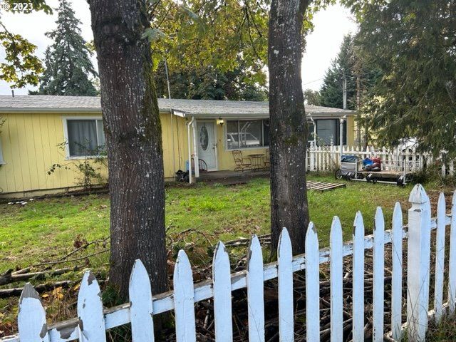 33492 Morse Ave, Creswell, OR 97426
