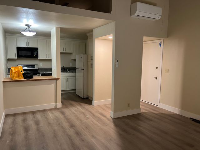 2708 Oak Rd #A, Walnut Creek, CA 94597
