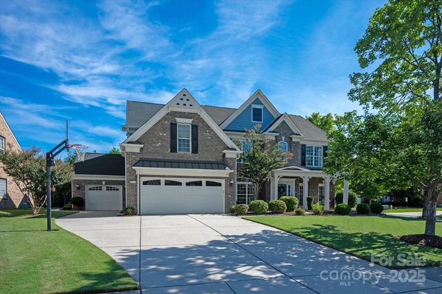 9911 Silverling Dr, Waxhaw, NC 28173