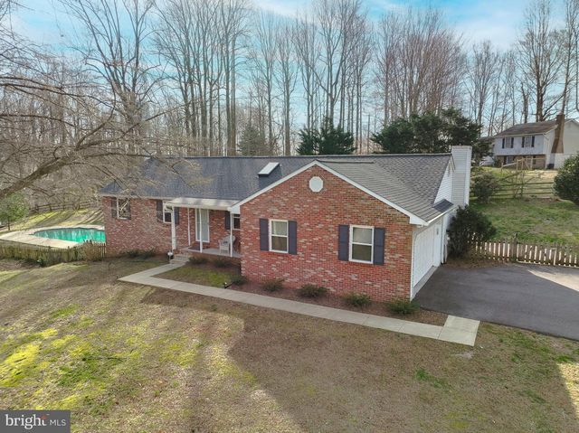 9035 Mary Ann Dr, Owings, MD 20736