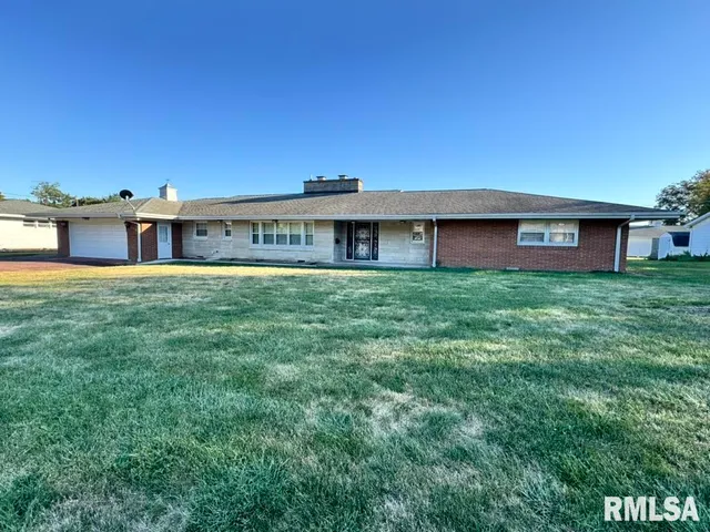 512 Sunset Ct, Rushville, IL 62681