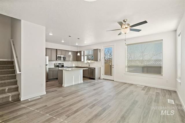 352 N  Tessa Ln, Meridian, ID 83642