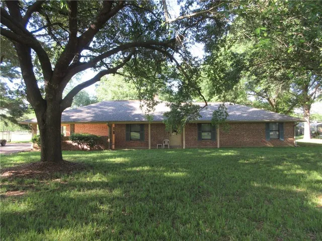 153 Bayou Robert Rd, Alexandria, LA 71302