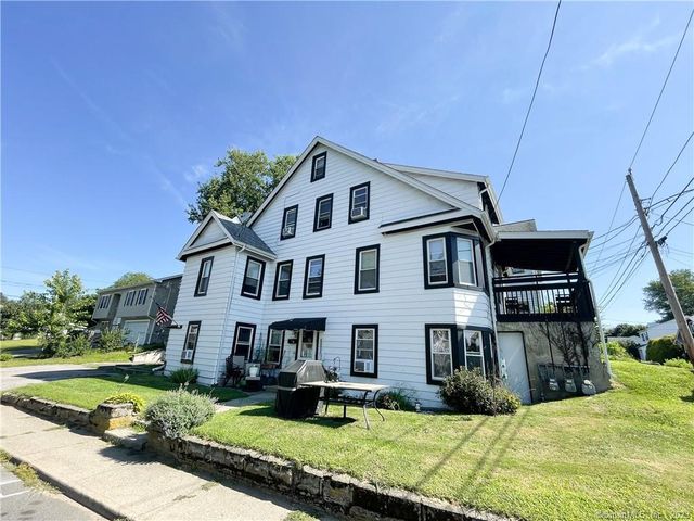 91 Willow St, Milford, CT 06460