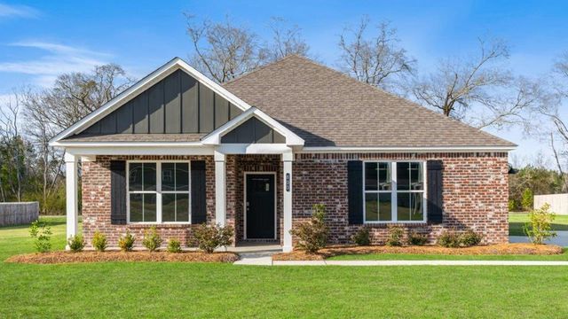 600 Golden Oaks Cir, Dothan, AL 36301