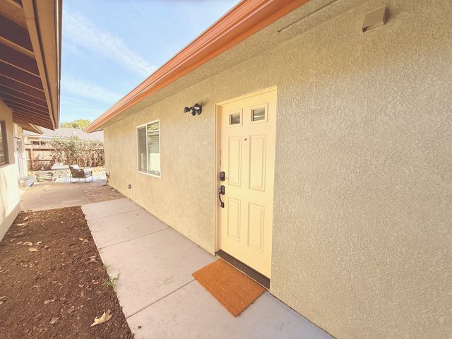 1561 Royal Way, San Luis Obispo, CA 93405