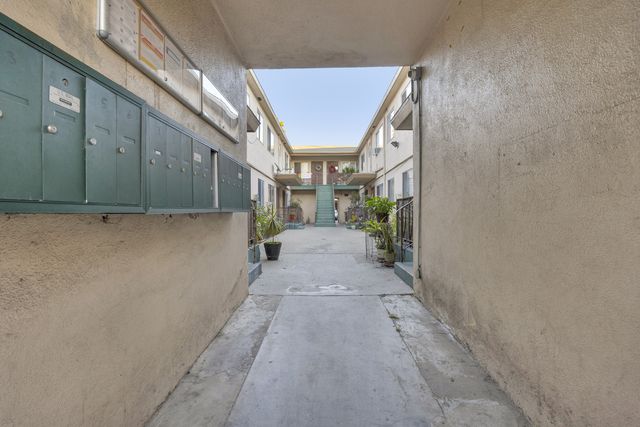 8118 S  Western Ave #10, Los Angeles, CA 90047