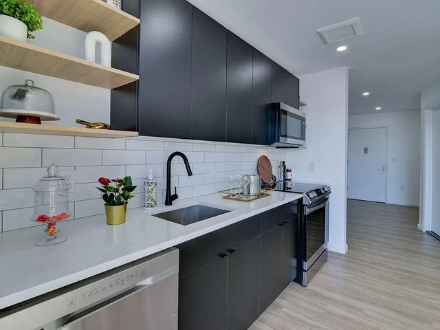 557 Market St #1, Newark, NJ 07107