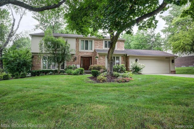 29837 High Valley Ct, Farmington Hills, MI 48331