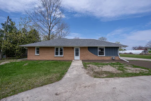1305 51st St, Caledonia, WI 53108