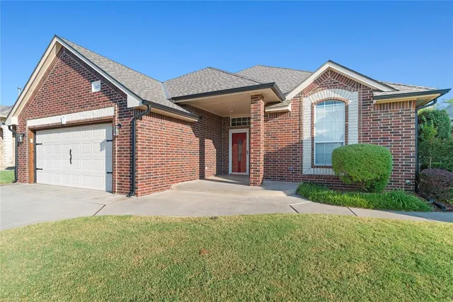 1401 River Birch Dr, Yukon, OK 73099