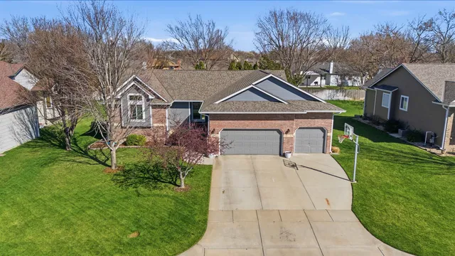 118 N  Douglas Cir, Andover, KS 67002
