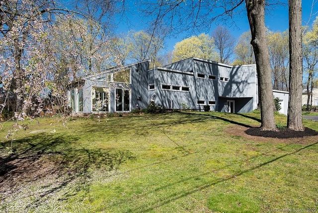 23 Featherbed Ln, Branford, CT 06405