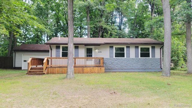 5176 Winchester Pass Rd, Lapeer, MI 48446