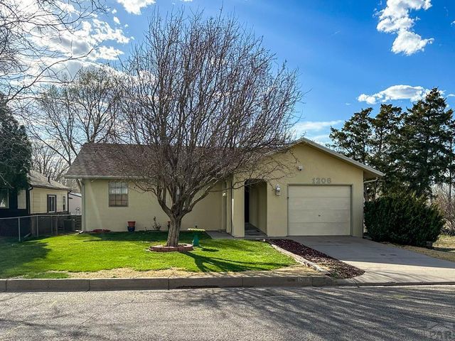 1206 S  12th St, Lamar, CO 81052