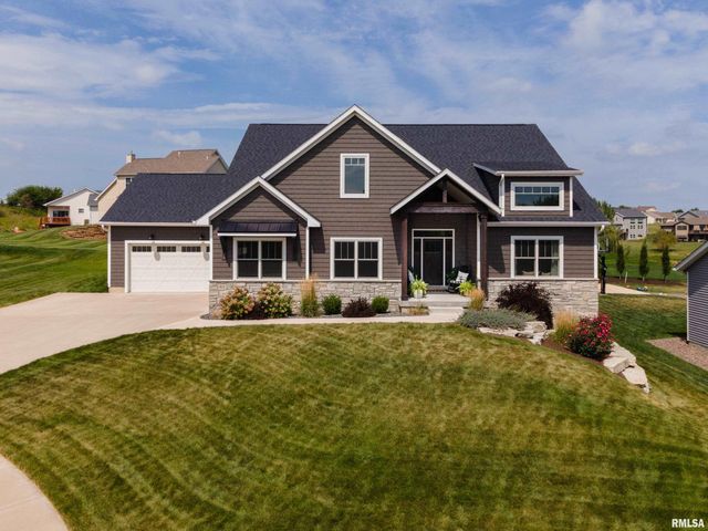 63 Country Club Ct, Le Claire, IA 52753