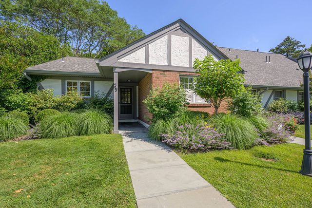 10 Leland Ln #35, Southampton, NY 11968
