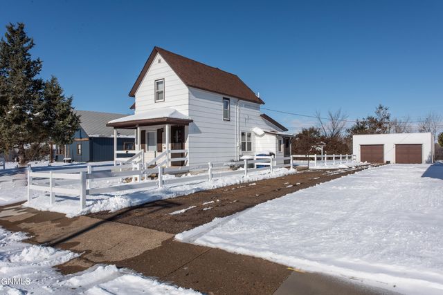 117 7th St E, Dickinson, ND 58601