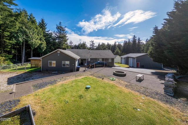 5055 NW Terrace Ct, Waldport, OR 97394