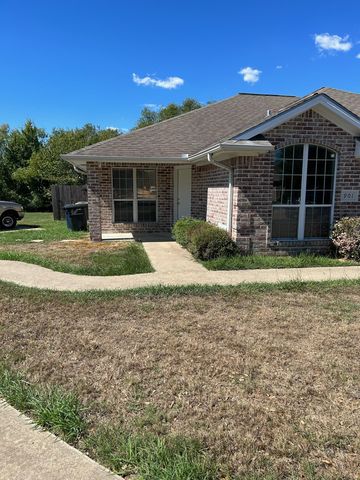 901 Willow Pond St, College Station, TX 77845