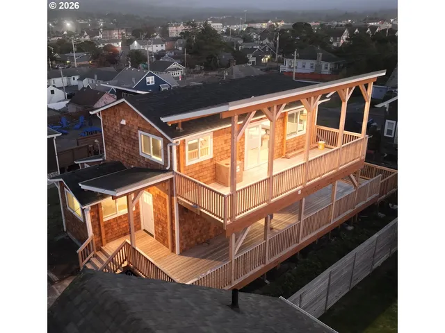 135 6th Ave, Seaside, OR 97138