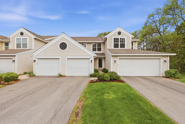 86 Sun Ridge Dr, Holland, MI 49424
