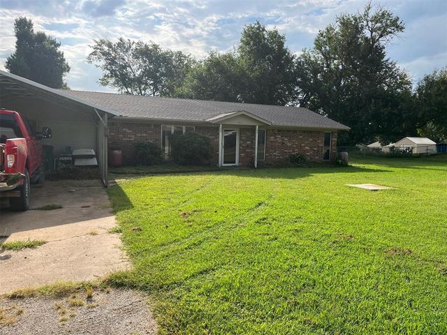 402 SE 3rd St, Perkins, OK 74059