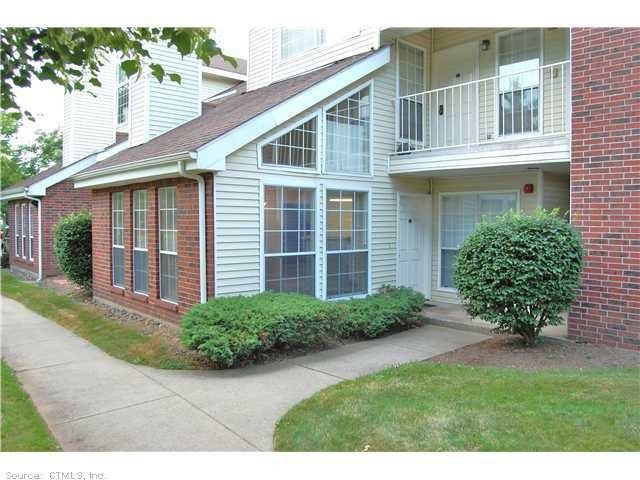 253 Carriage Crossing Ln, Middletown, CT 06457