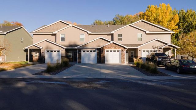 257 S Division St, Cowley, WY 82420