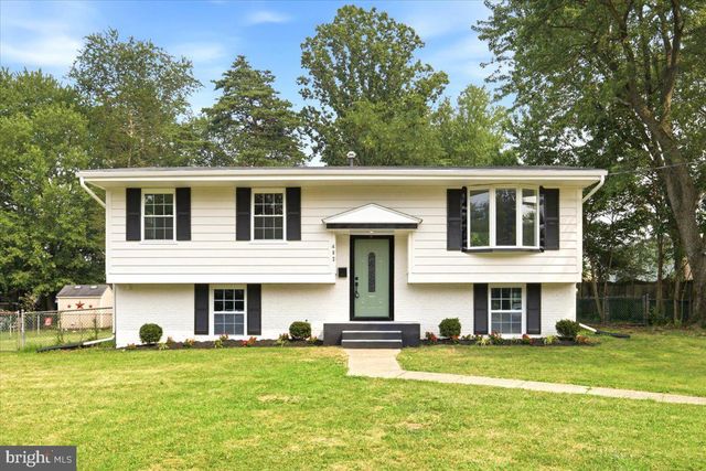 402 Pickett Ln, Herndon, VA 20170