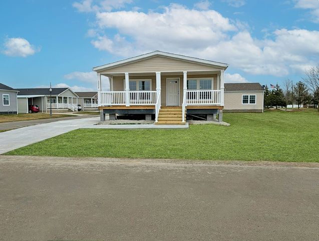 30039 Pineview Cir #213, Chesterfield, MI 48051
