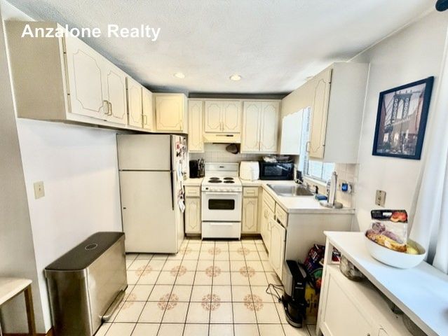 22 Thacher St #3, Boston, MA 02113