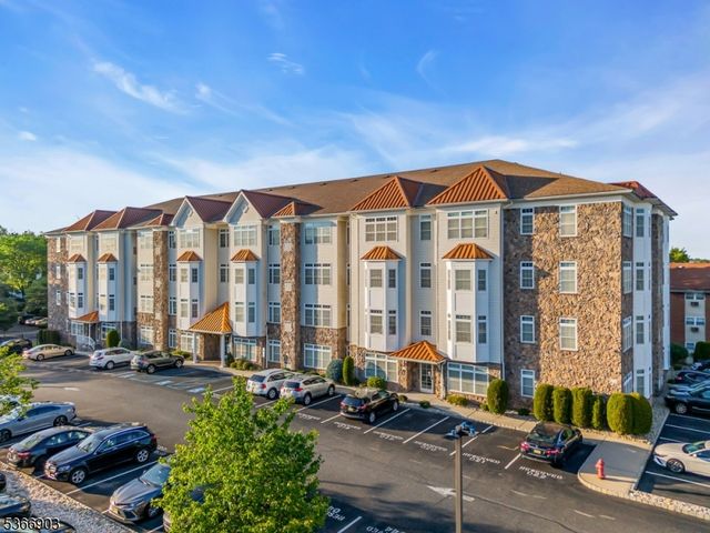 104 E Elizabeth Ave #202, Linden, NJ 07036
