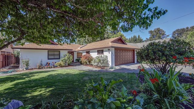 1415 SE Rogue Dr, Grants Pass, OR 97526