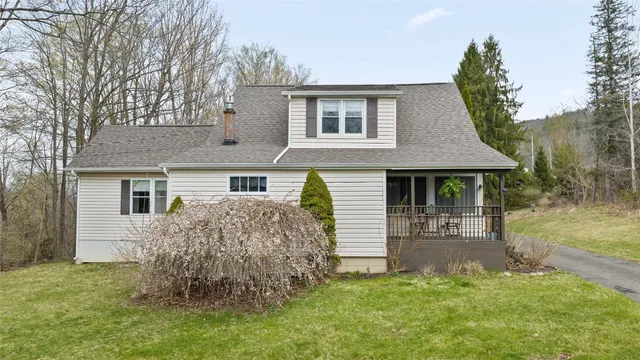 2713 Glenwood Rd, Vestal, NY 13850