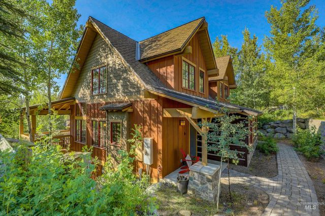 17 Golden Bench Ct, Donnelly, ID 83615