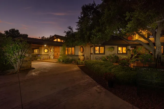 10681 Encino Dr, Oak View, CA 93022