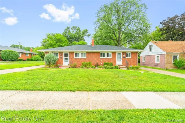 30624 Krauter St, Garden City, MI 48135