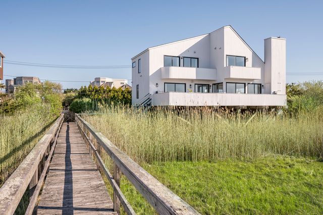88 Dune Rd, Westhampton Beach, NY 11978