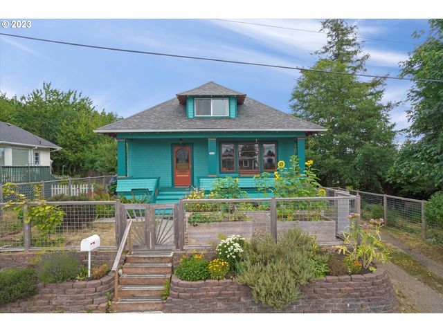 1840 6th St, Astoria, OR 97103