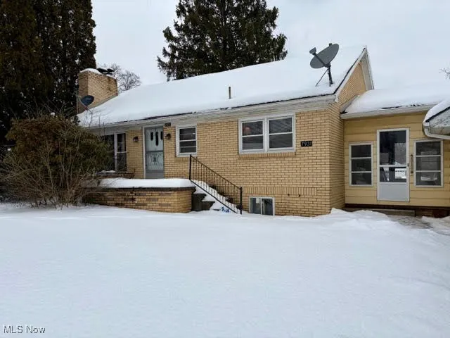 7931 Service St, Masury, OH 44438
