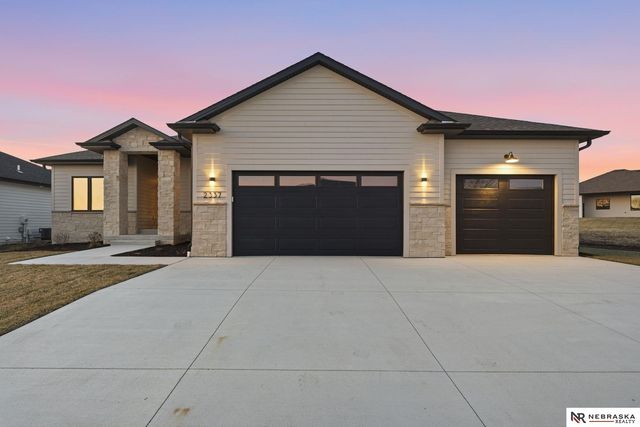 2337 S  89th St, Lincoln, NE 68520