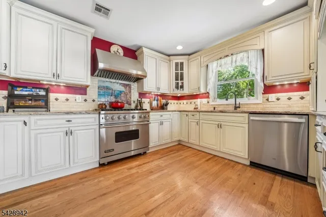 50 Newbrook Ln, Springfield, NJ 07081