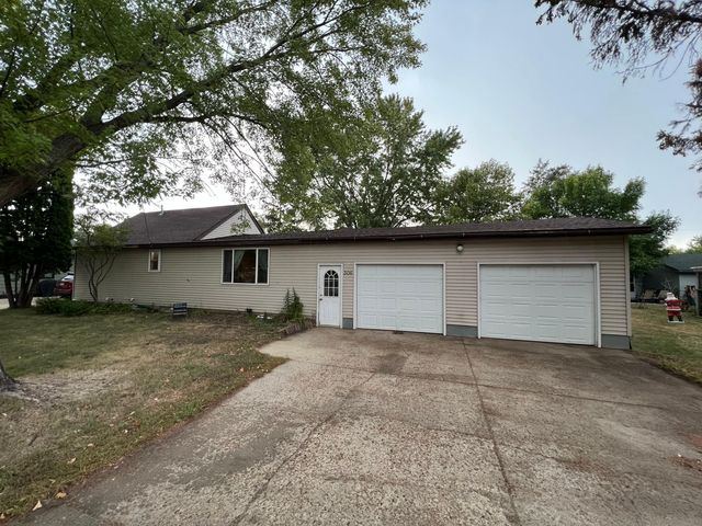 306 SW Brown St, Verndale, MN 56481