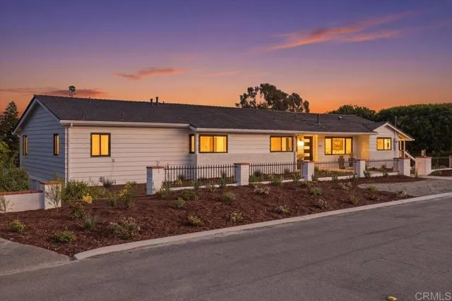 557 Canyon Dr, Solana Beach, CA 92075