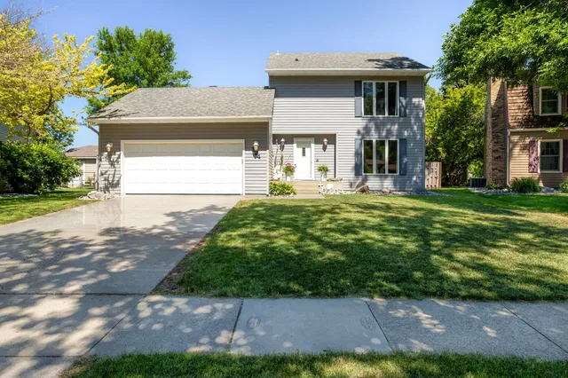 124 Prairiewood Dr S, Fargo, ND 58103